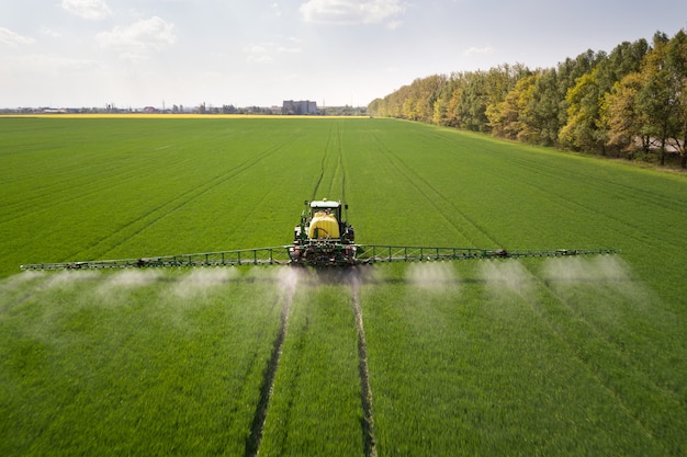 Benefits of Using Sprayers and Fertilizer Spreaders in Agriculture